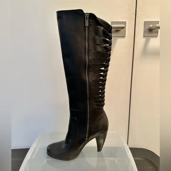 Frye: Mikaela Twisted Tall Mid Cal Black Full Zip Boot | Size 7 - Picture 2 of 6